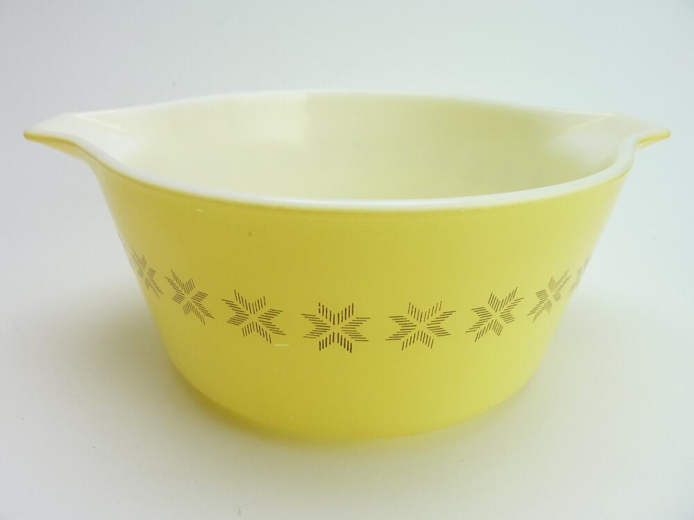 Vintage Pyrex Town and Country Yellow Casserole Dish 474-B 1.5 Qt Bowl No Lid